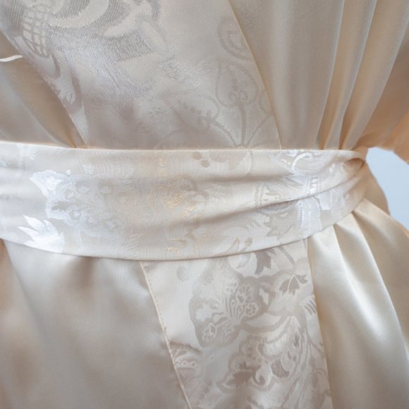 Victoria’s Secret OS Satin Wrap Belted Robe Gown Cream Ivory White Wedding Sexy - Picture 8 of 12